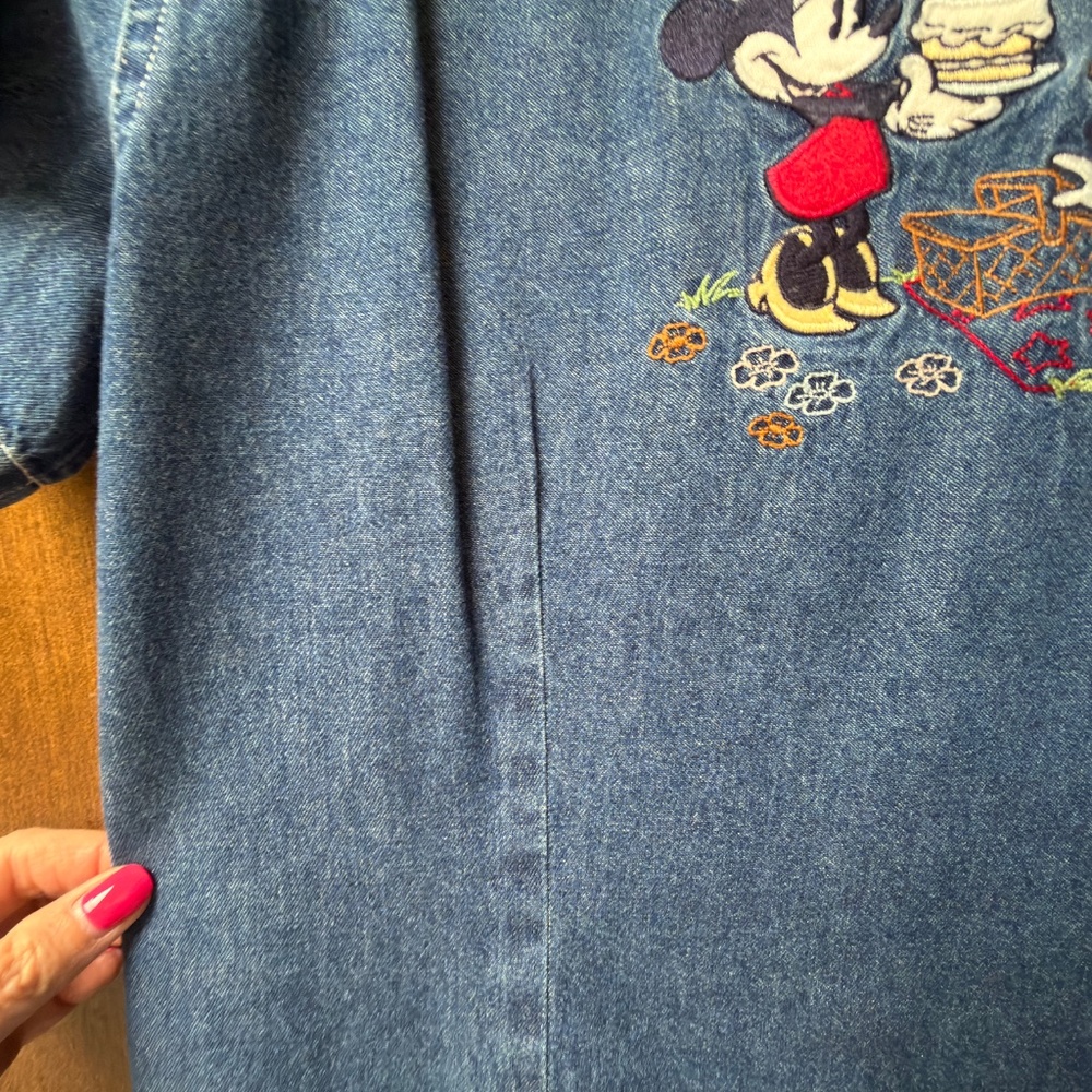$75 Disney vintage denim camp shirt size L - Picture 5 of 11